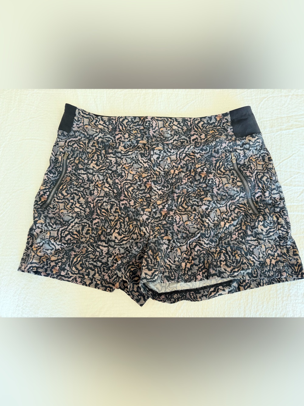 Athleta Black and Light Gray Printed Waistband Skirt
